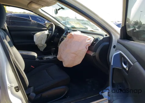 2018 Nissan Altima 2.5 S z USA, uszkodzony, nr VIN 1N4AL3AP4JC161482